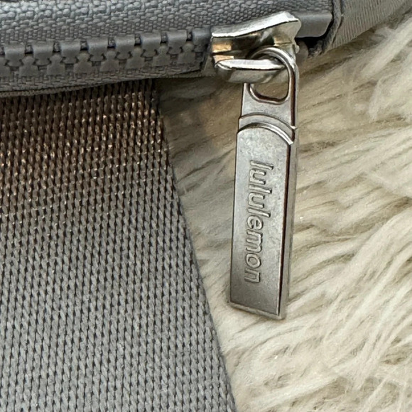 Lululemon Athletica Everywhere belt bag 1L Silver Drop - Picture 9 of 17